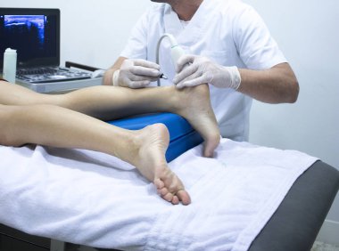 Fizyoterapi kliniği Doku İçi Perkütanöz Elektroliz EPI Kuru iğneli fizyoterapist yaralanması.