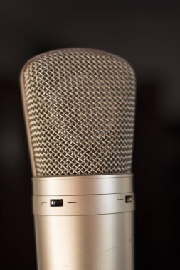 Ses stüdyo büyük diyafram ses mikrofon dublaj, şarkı ve aletleri için kayıt.