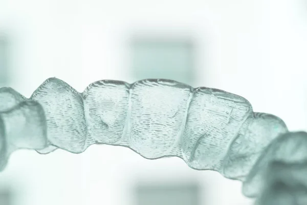 Osynliga Plastfäste Tänder Tandläkare Aligner Tandreglering Plattång — Stockfoto