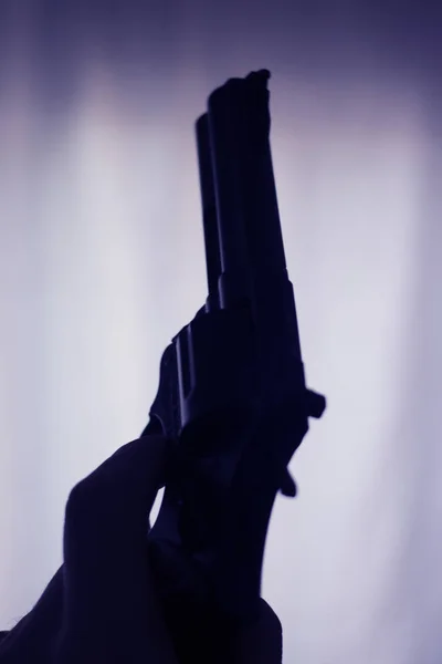 Pistole Automatické Pistole Zbraň Siluetě Ruce Vraha Atmosférické Tmavé Dramatické — Stock fotografie