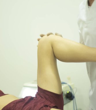 Fizik tedavi kliniği osteopati fizyoterapist tedavi hasta yaralanma chiropractic rehabilitasyon tedavisinin.