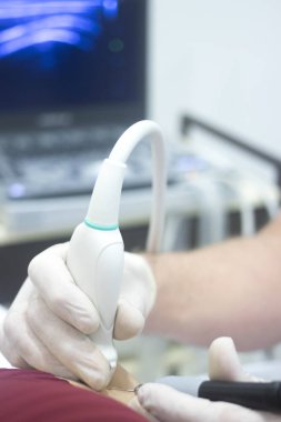 Fizyoterapi kliniği Doku İçi Perkütanöz Elektroliz EPI Kuru iğneli fizyoterapist yaralanması.