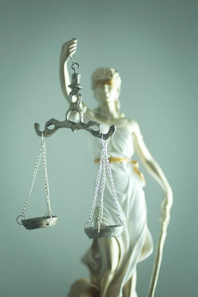 Prawnicy Prawne Ślepa Sprawiedliwość Brązowy Posąg Themis Skali Adwokaci Kancelaria — Zdjęcie stockowe