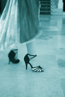 Balo salonu kadın dansçı