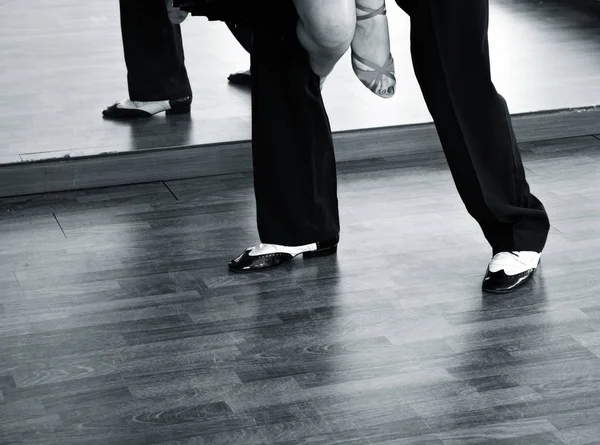 Balo salonu dans salsa dansçıları — Stok fotoğraf