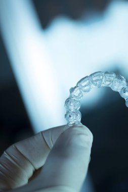Görünmez diş diş aligners