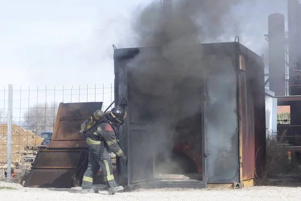 Exercice de caserne d'incendie pompier — Photo