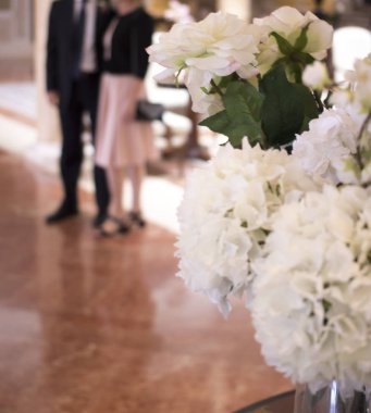 Evlilik otelde düğün çiçekleri