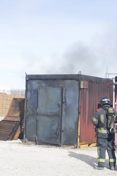 Bombero estación de entrenamiento contra incendios taladro —  Fotos de Stock