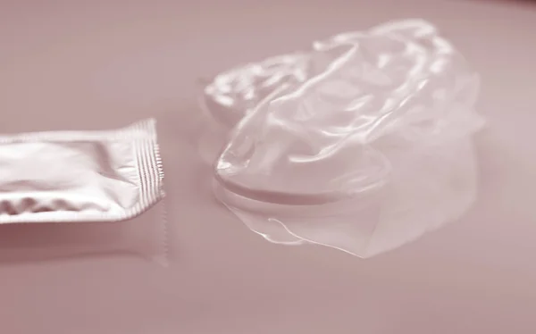 Контрацепция резиновых презервативов — стоковое фото