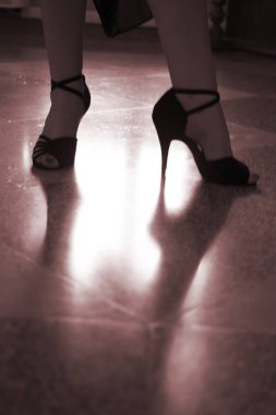 Balo salonu kadın dansçı