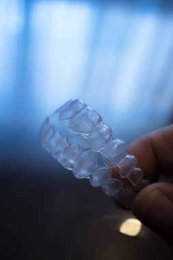 Görünmez diş diş aligners