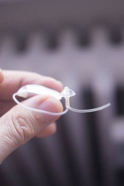 Sağır işitme cihazı