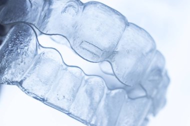 Görünmez köşeli ayraç diş aligners