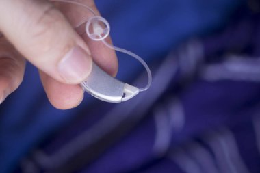 Sağır işitme cihazı