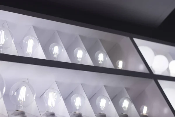 Дисплей магазину світлодіодних ламп — стокове фото