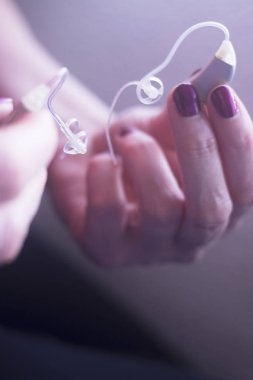 Sağır işitme cihazı