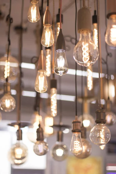 LED ışıklar deposunda ekran