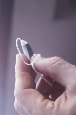 Sağır işitme cihazı