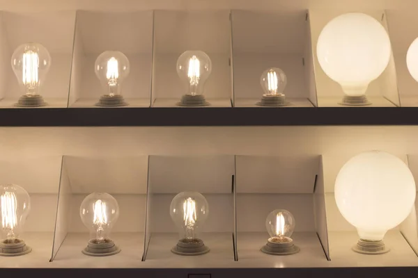 Дисплей магазину світлодіодних ламп — стокове фото