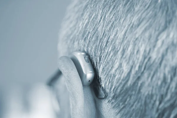 Man with hearing aid — Stock Photo, Image