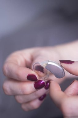 Sağır işitme cihazı