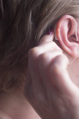 Sağır işitme cihazı