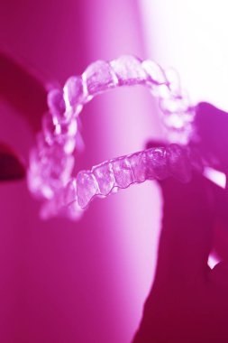 Diş diş tutucular temizle