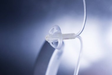 İşitme cihazı yakın çekim izole