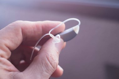 Sağırlar için dijital modern teknoloji mikro işitme cihazı.