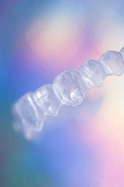 Görünmez plastik estetik dişçilik diş teli diş düzenleyicileri..