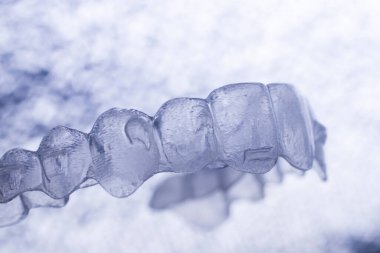 Görünmez plastik estetik dişçilik diş teli diş düzenleyicileri..