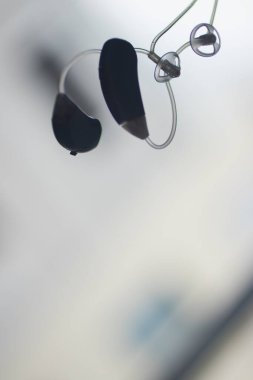 Sağırlar için dijital modern teknoloji mikro işitme cihazı.