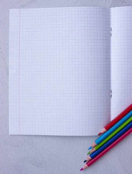 Cuaderno Lápices Sobre Mesa — Foto de Stock