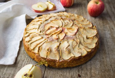 Elmalı turta rustik tarzda