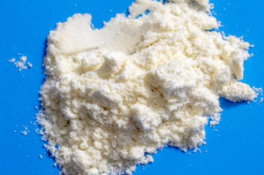 Spor ek, kreatin, hmb, bcaa, amino asit ya da vitamin mesure tozu ile. Spor beslenme kavramı.