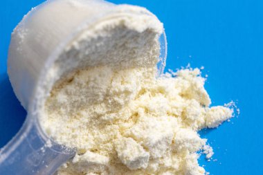 Spor ek, kreatin, hmb, bcaa, amino asit ya da vitamin mesure tozu ile. Spor beslenme kavramı. BCAA, l-karnitin, kreatin