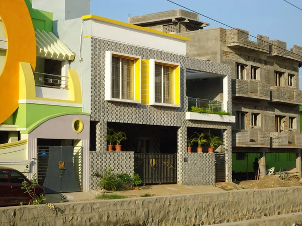 Chennai, Tamilnadu, Índia-Nov 07 2012: Construção de duas casas em diferentes estágios — Fotografia de Stock
