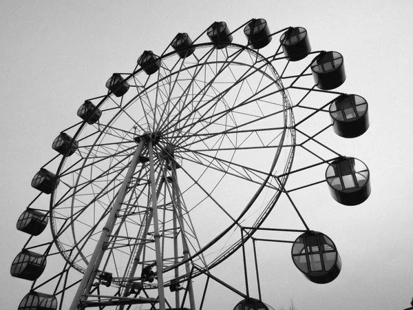 Uma Imagem Uma Grande Roda Gigante — Fotografia de Stock