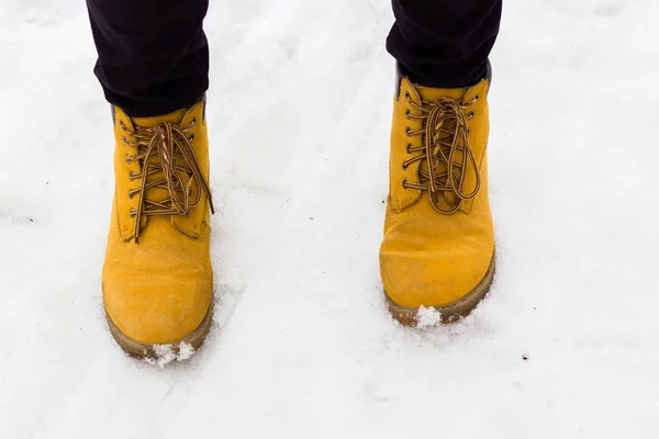 Bruine Laarzen Sneeuw Close — Stockfoto