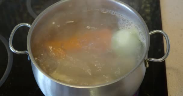 Strong boiling beef broth in steel stewpot on ceramic cooker at home — Stock Footage Strong Boiling Beef Broth Steel Stewpot Ceramic Cooker Home Video Clip