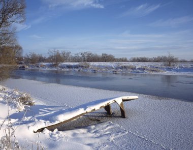 Kış - yılın en soğuk, acımasız ve inanılmaz güzel zaman! Birisi frosts nefret ediyor ama kış yaşam döngüsü, gerekli bir parçasıdır. Çoğu bitki ve hayvanların bir form veya başka bir mevsim değişikliği için uyarlanmış. Hayvanlar kış uykusuna veya