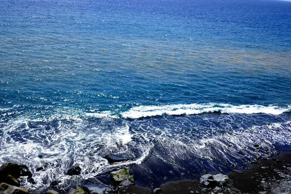 Ατλαντικός Ωκεανός Στη Μαδέρα Πορτογαλία Χτυπώντας Την Ακτή Όμορφα Κύματα — Φωτογραφία Αρχείου