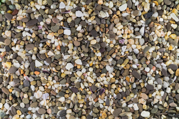 Мелкий гравий, природные камни
