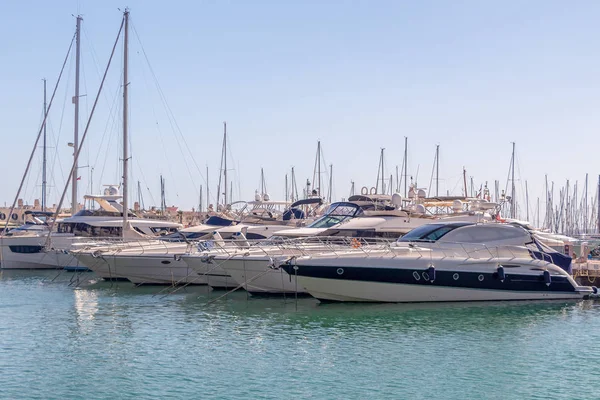 Alicante Spanje Maart 2019 Strakke Marine Yacht Parking Kalm Water — Stockfoto