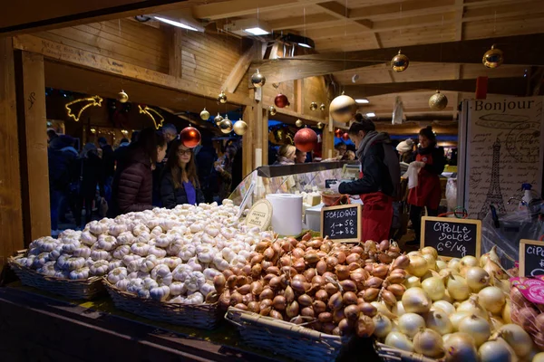 Les Gens Qui Magasinent Dans Les Stands Nourriture Marché Noël — Photo