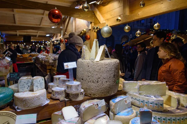 Les Gens Qui Magasinent Dans Les Stands Nourriture Marché Noël — Photo