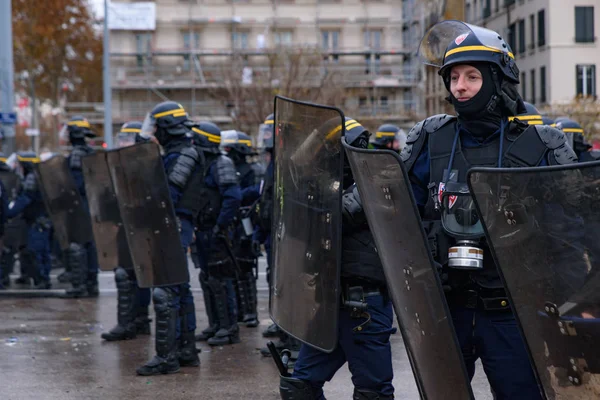 Francuski Zamieszek Policji Gazu Łzawiącego Protestujących Żółte Kamizelki Gilets Jaunes — Zdjęcie stockowe