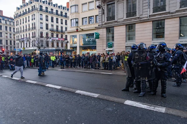 Francuski Zamieszek Policji Gazu Łzawiącego Protestujących Żółte Kamizelki Gilets Jaunes — Zdjęcie stockowe