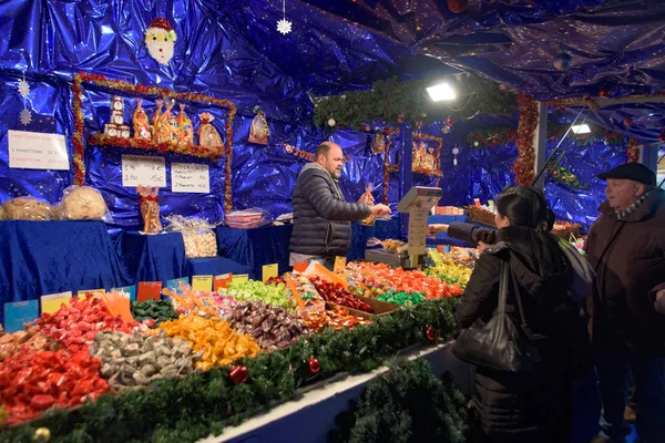 Essensstände Auf Dem Weihnachtsmarkt Defense Paris Frankreich — Stockfoto